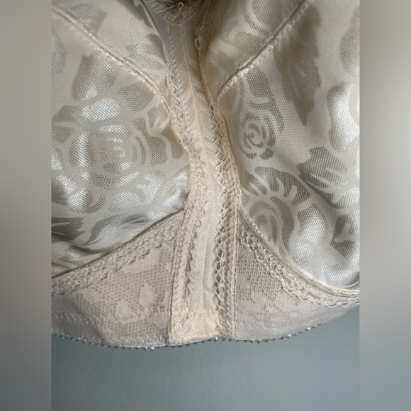 Playtex Womens 18 Hour Bra 36DD Original Comfort Strap Wire-Free #4693 Natural - Picture 12 of 15